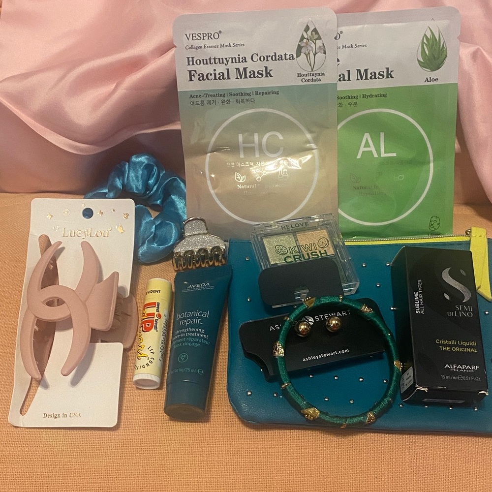 Assorted Beauty and Accessory Set